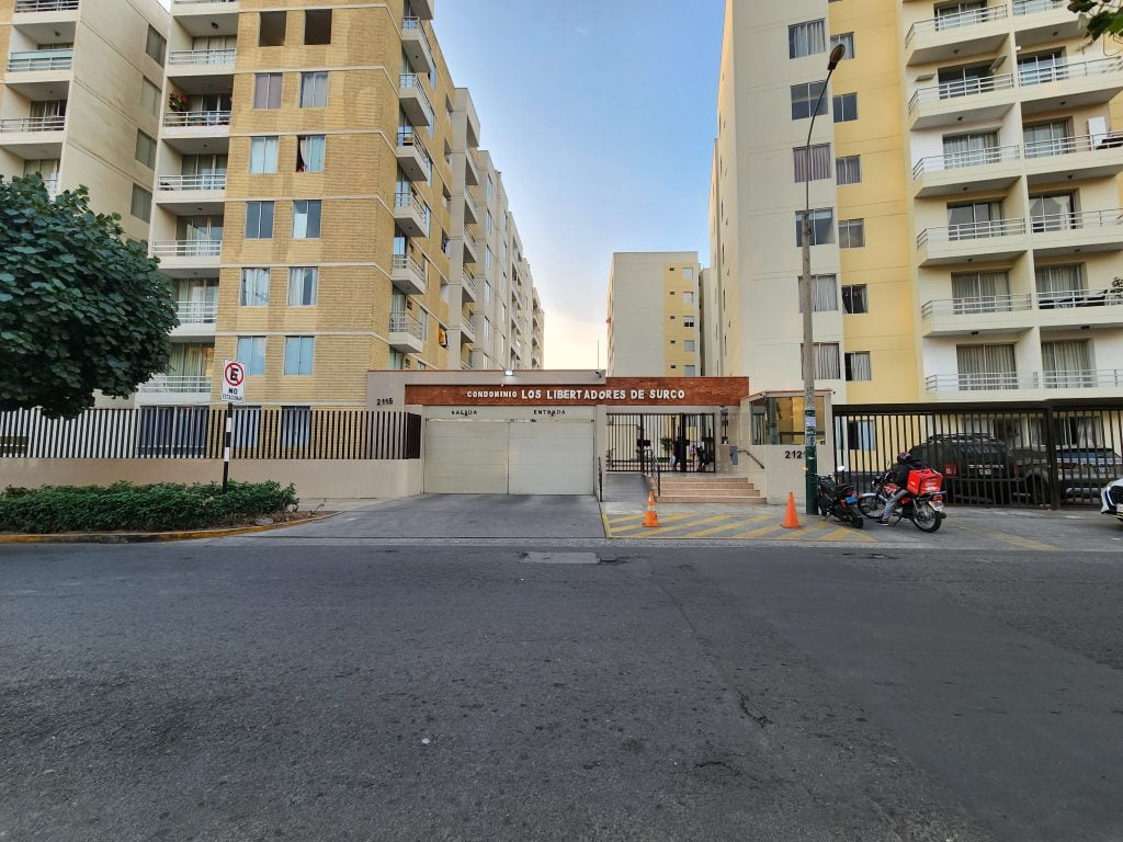 Fachada del condominio Los Libertadores departamento de Surco