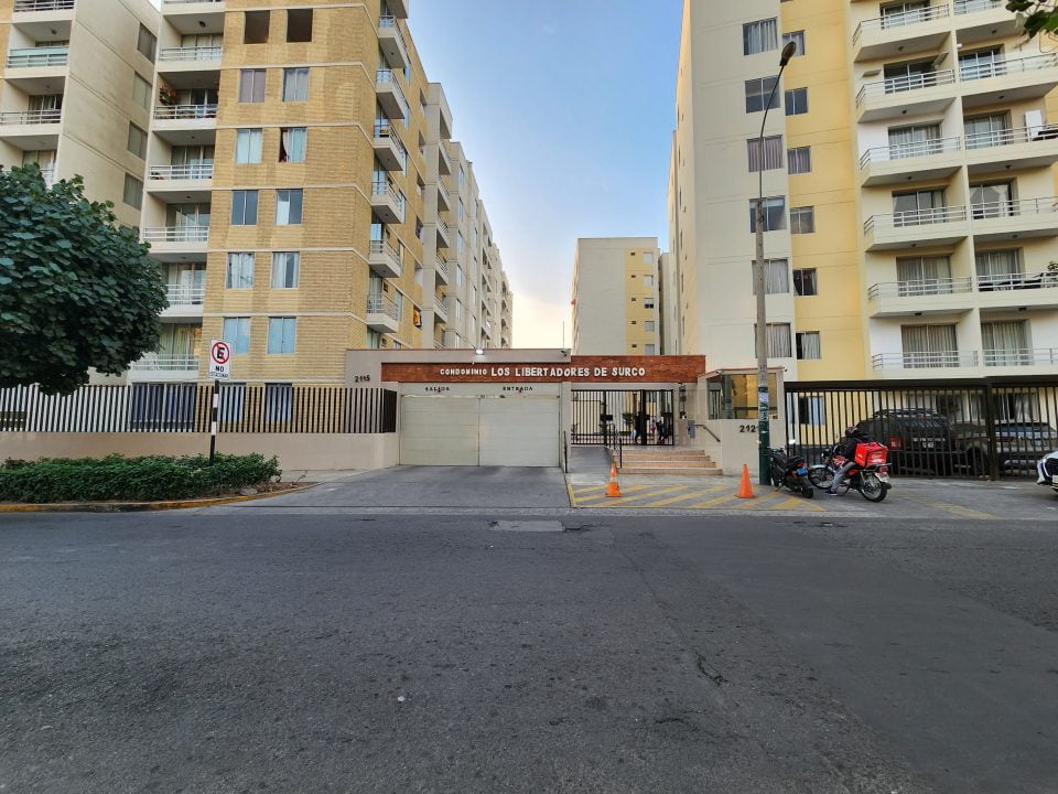 Fachada del condominio Los Libertadores departamento de Surco